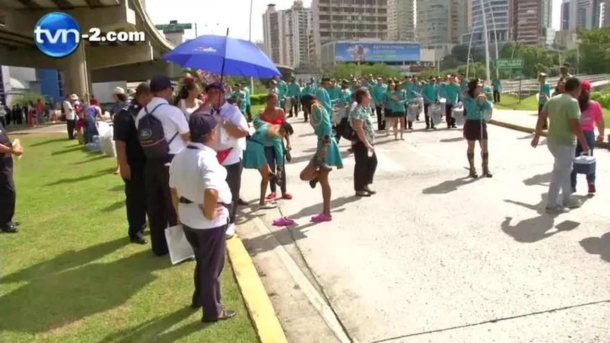 Molestias y retraso en desfile de ruta 2 en Cinta Costera