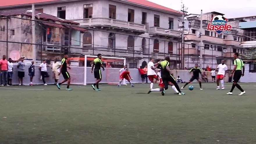Birria entre amigos en Plaza Amador, con jugadores de la Sele
