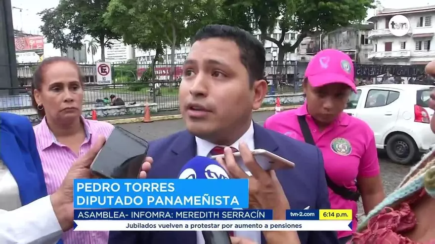 Diputados intentan dialogar con manifestantes