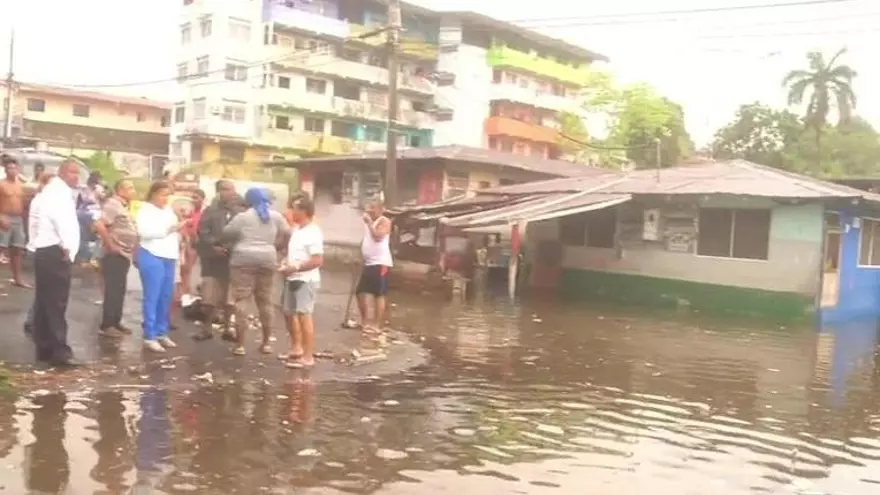 Residentes de Río Abajo afectados por inundaciones