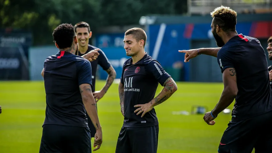 Neymar participa en el entrenamiento del jueves del PSG