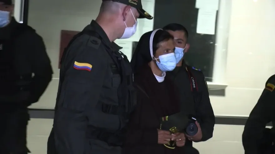 Regresa a Colombia la monja liberada en Malí tras cuatro años de secuestro