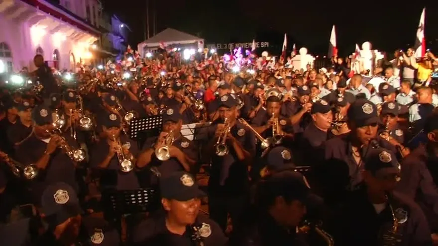 Celebración del 3 de noviembre inicia con Dianas en la presidencia