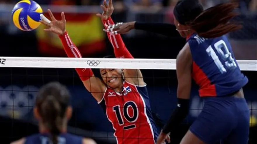 EEUU despacha a Dominicana y pasa a semis