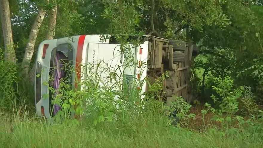 Autobús de migrantes se accidenta