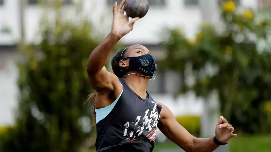 Las calles se convierten en la pista de entrenamiento de atletas colombianos