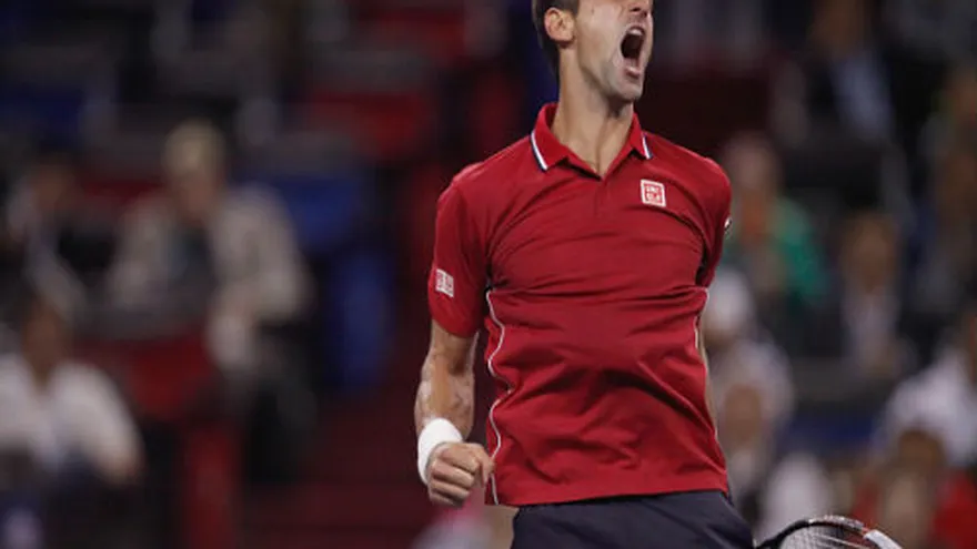 Federer y Djokovic avanzan a cuartos de final en Shanghai