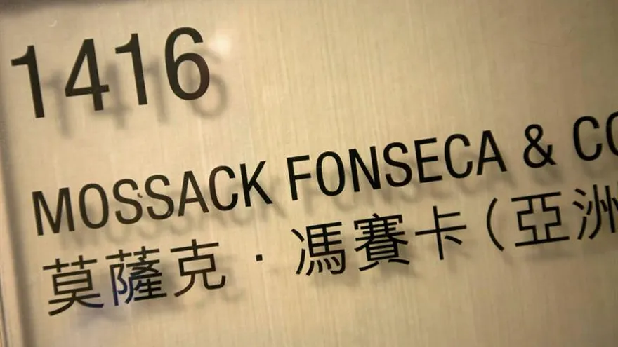 Un cartel de la empresa Mossack Fonseca en sus oficinas de Hong Kong, China.