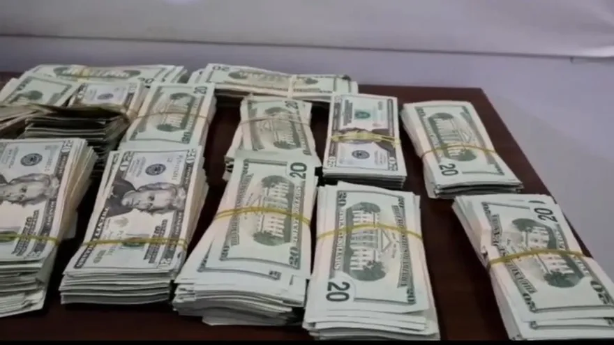 Parte del dinero decomisado