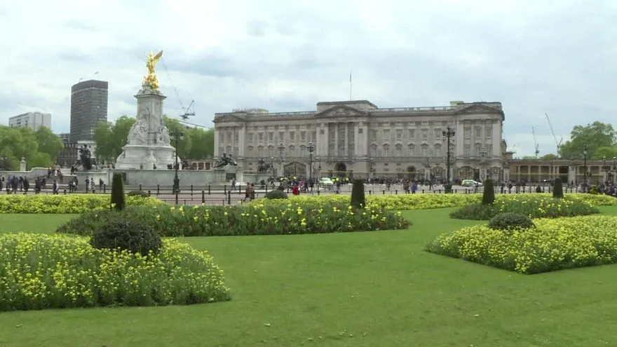 Los británicos reciben con júbilo a nuevo bebé real