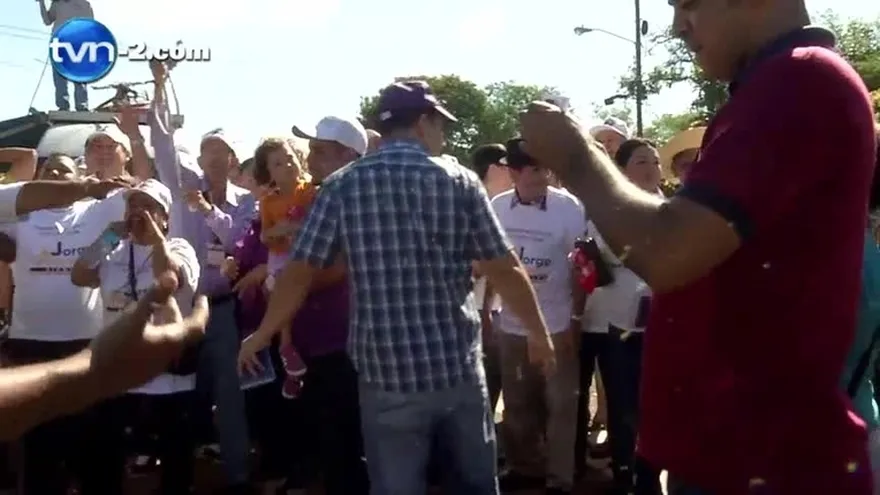 Incidentes entre activistas de los Rosas, por llegada de Martinelli