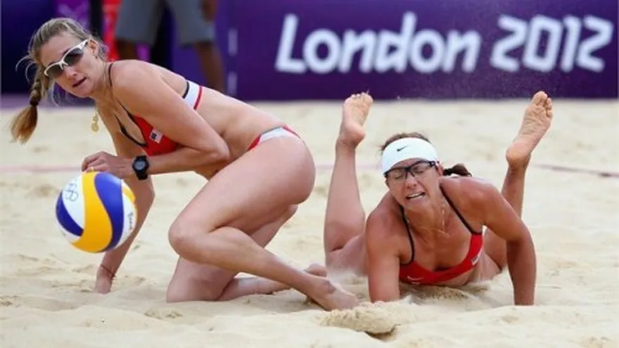 Estados Unidos asegura medalla en voleibol de playa