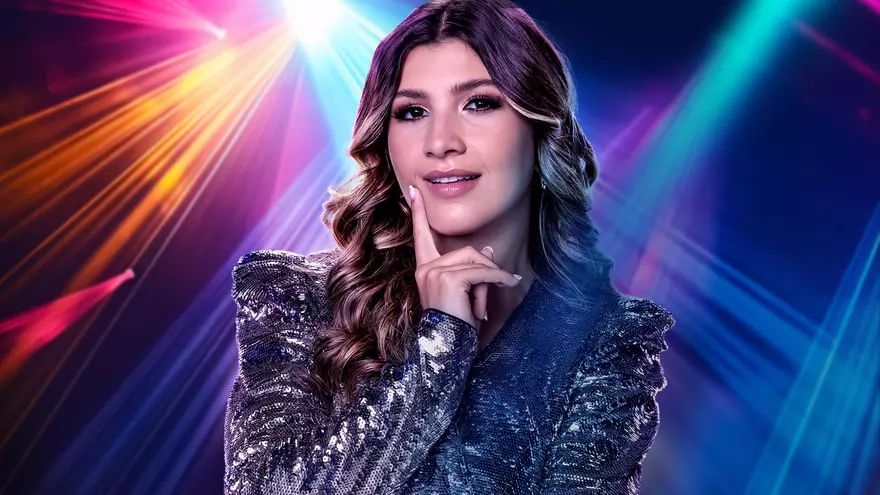 Ella será nuestra Hanna Montana, con lo mejor de los dos mundos: La vida en redes y la imitación de artistas