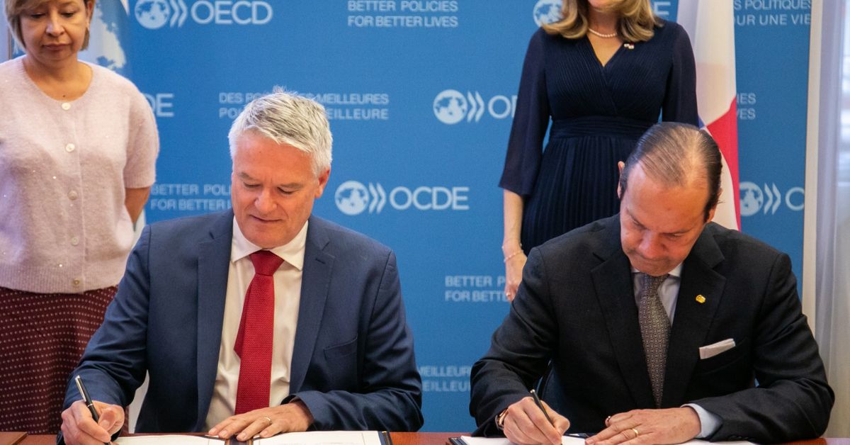 Panamá firma acuerdo con la OCDE en París para atraer inversiones