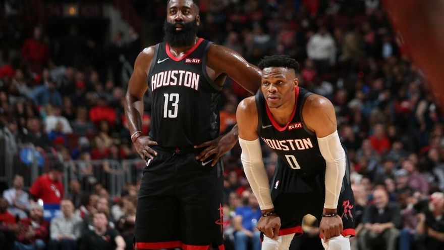James Harden (i) junto a Russell Westbrook (d)