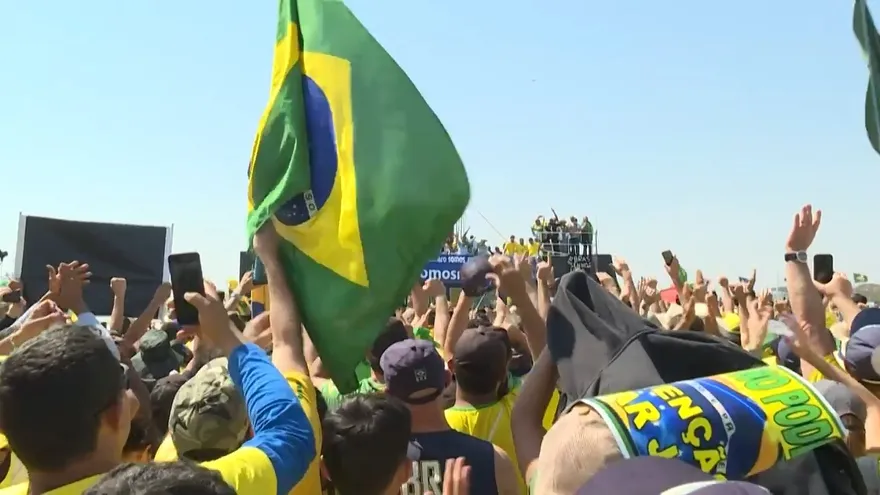Bolsonaro promete a sus seguidores una "nueva historia" en día de marchas en Brasil