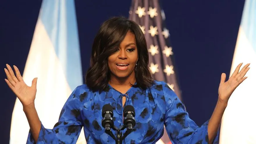 La primera dama de Estados Unidos, Michelle Obama, ofrece una conferencia sobre la iniciativa Let Girls Learn, en Buenos Aires (Argentina).
