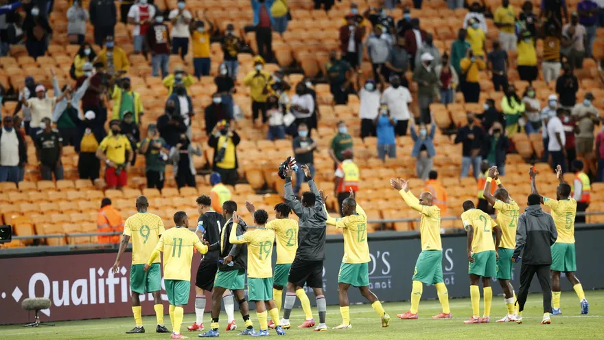 Jugadores de la Selección de Sudáfrica saludan a sus fanáticos