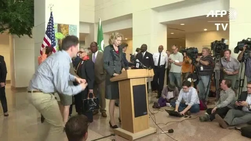 EEUU busca contener violencia en Charlotte con militares