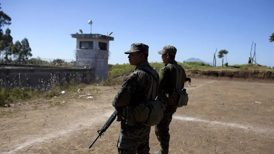 Los contagios de COVID-19 suben en las hacinadas prisiones de Centroamérica