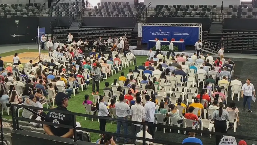 Familias que participaron de la entrega de viviendas