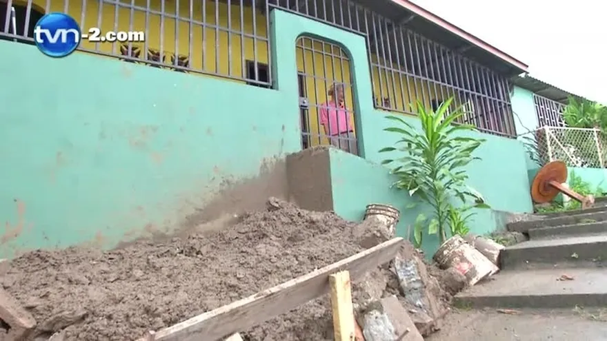 Tras fuertes lluvias se produce derrumbe en el Valle de Urraca
