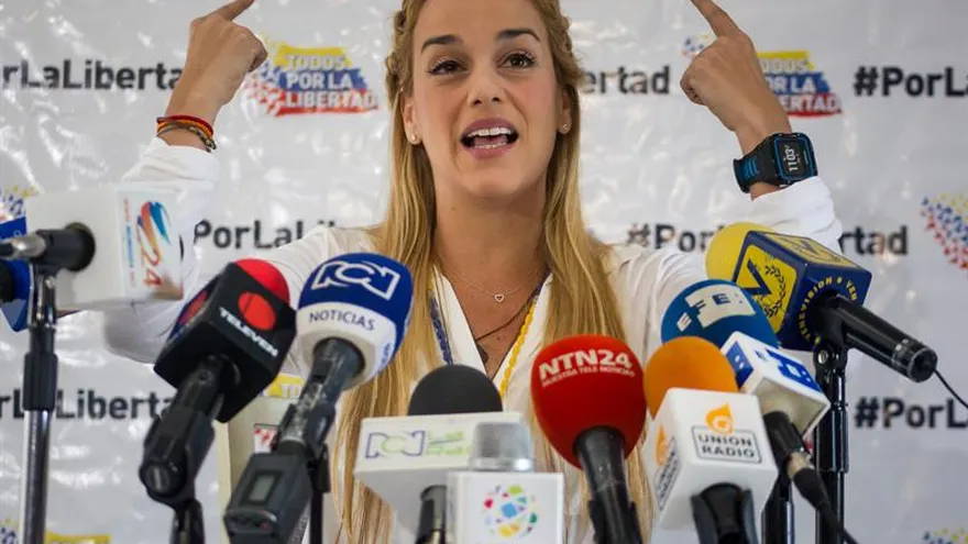 La esposa del líder opositor venezolano preso Leopoldo López, Lilian Tintori, durante una rueda de prensa en Caracas (Venezuela).