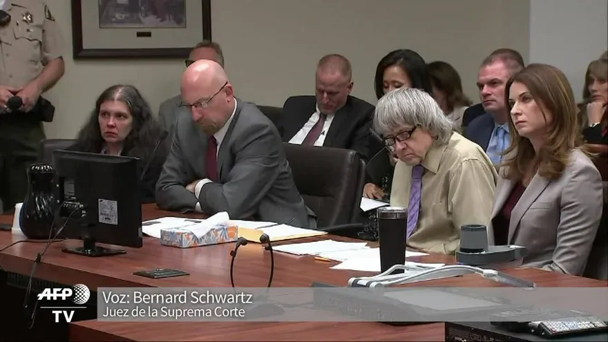 Cadena perpetua para padres torturadores de 12 hijos en EEUU