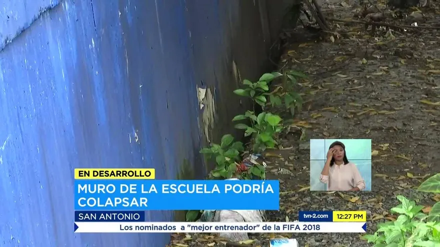 Padres de familia en San Antonio temen que muro caiga sobre estudiantes
