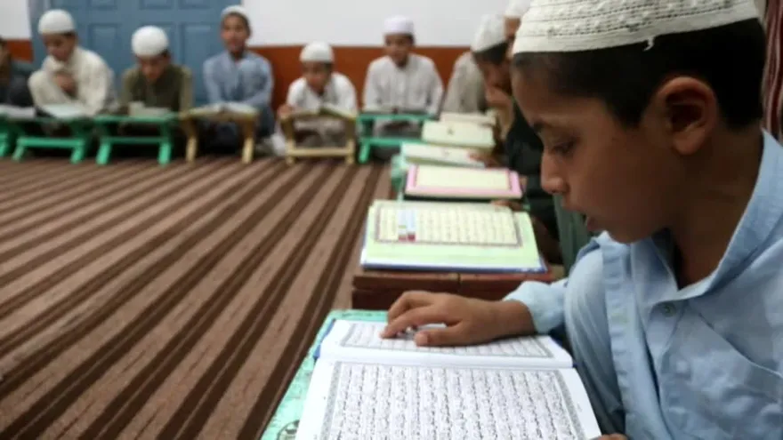 El padre de los talibanes afganos defiende a sus pupilos en su guerra santa