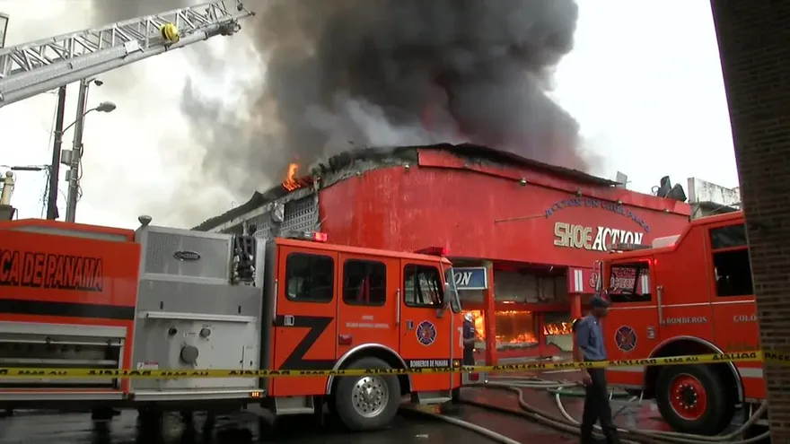 Varios afectados por incendio en Colón