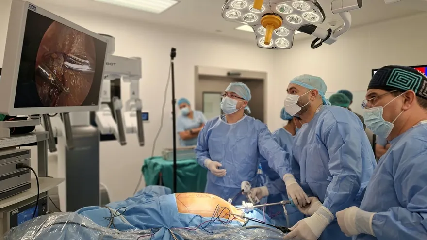 Ciudad de la Salud pone al servicio del paciente una innovadora técnica para tratar hernias