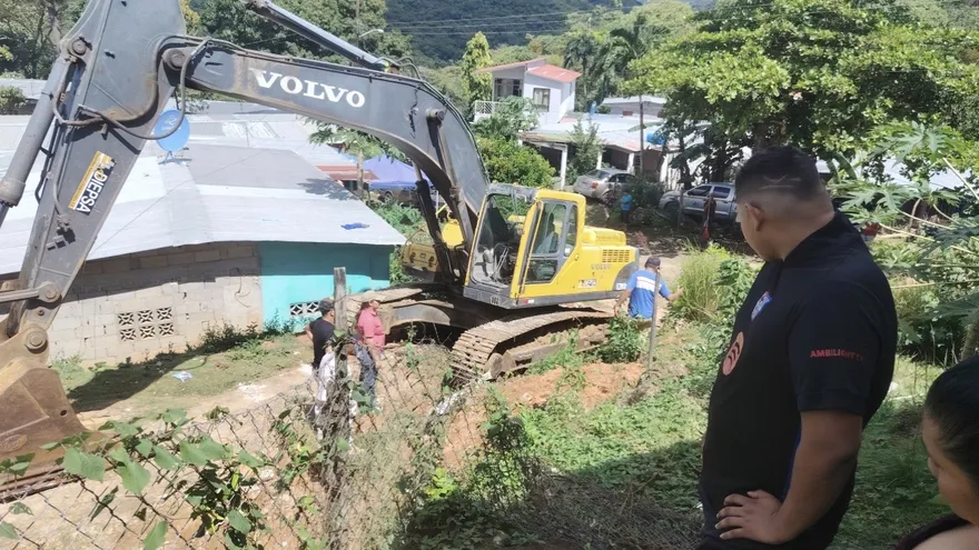 MOP atiende a familias en riesgo por derrumbes en La Pintada tras el sismo