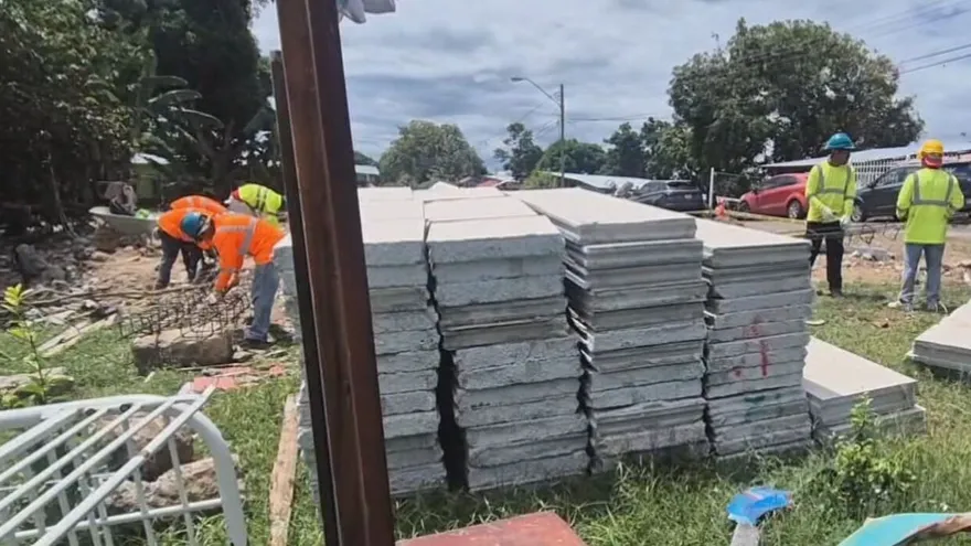 Herrera inicia construcción de viviendas tras el sismo.