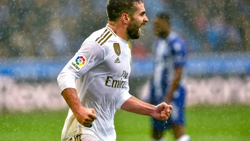 El Real Madrid se pone líder tras ganar al Alavés bajo la lluvia