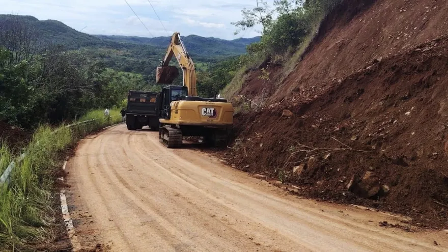 MOP atiende puntos críticos por deslizamientos en Ñürüm para restablecer el paso vehicularMOP atiende puntos críticos por deslizamientos en Ñürüm para restablecer el paso vehicular