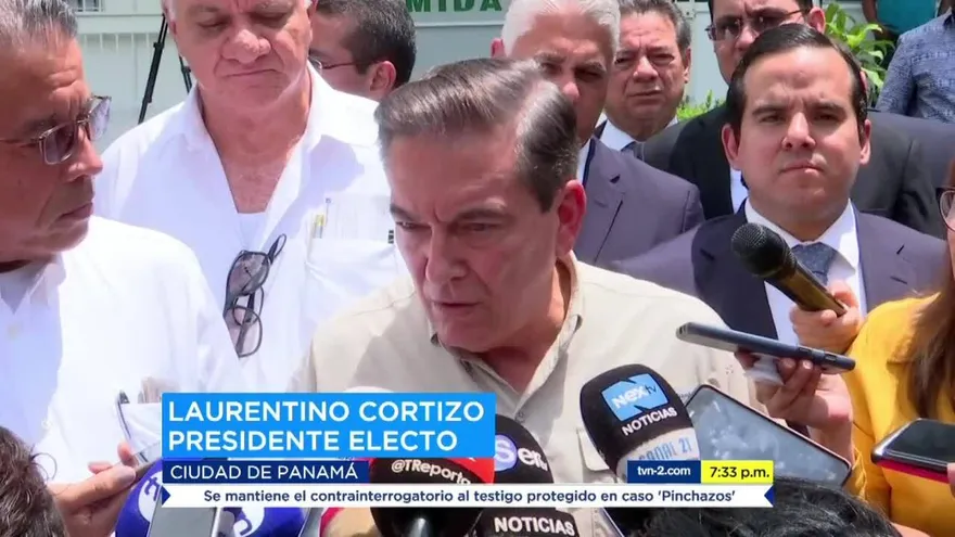 Sociedad pide a mandatarios menos viajes al extranjer