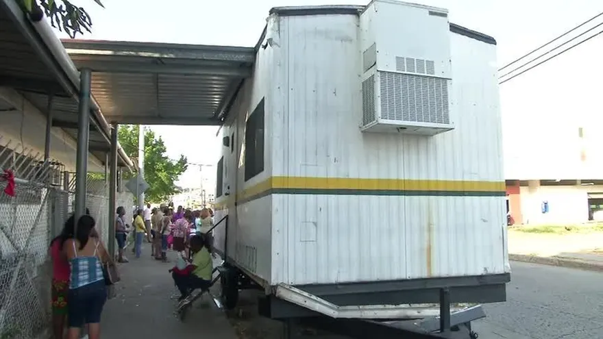 Moradores de Curundú exigen mejoras en centro de salud