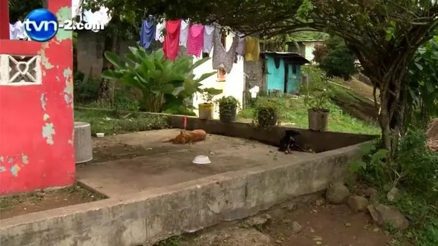 Mata a joven y luego le prenden la casa, madre pide ayuda