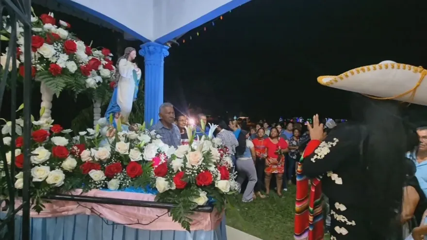 Día de las Madres: Aguadulce honra a la Inmaculada Concepción con procesión, mariachis y fuegos artificiales.
