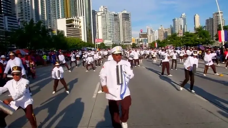 Vigilancia policial en los desfiles patrios