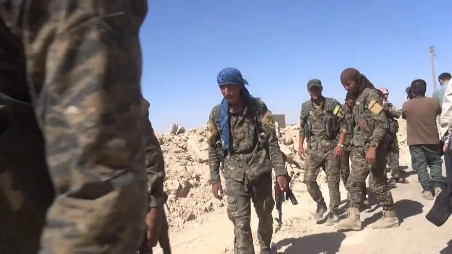 Violenta lucha en Raqa entre fuerzas árabo-kurdas y yihadistas