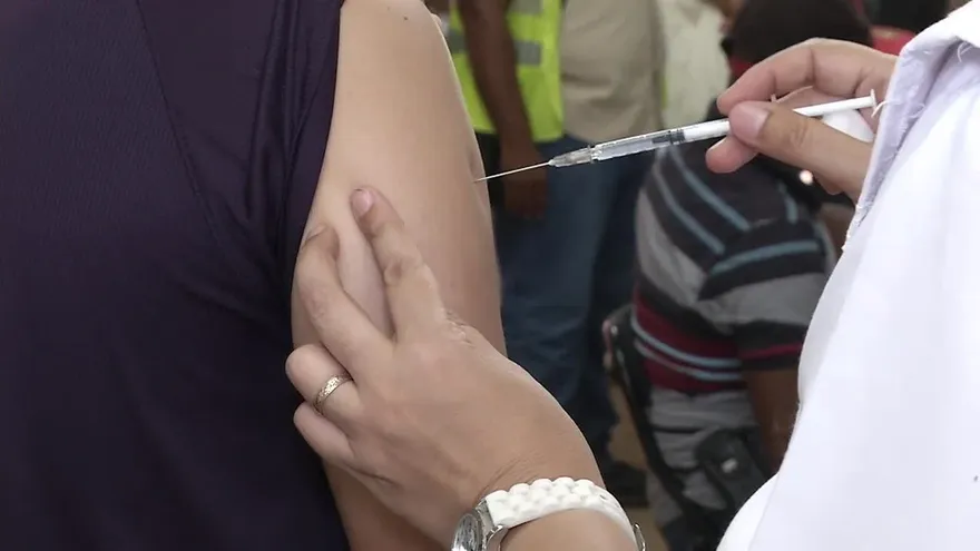 Inician jornada de vacunación contra la influenza