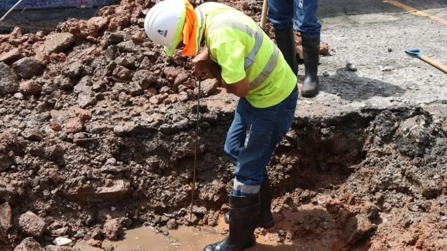 Idaan realiza operativo para reparar fugas de agua en San Miguelito