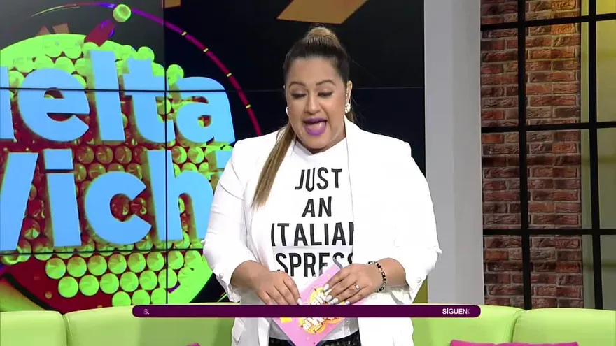 Moisés Sandoya está molesto porque Rosa no uso su traje