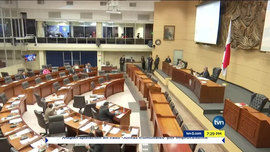 Cuestionan viajes de diputados al extranjero