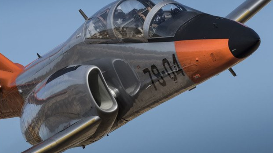 Las autoridades buscan al piloto