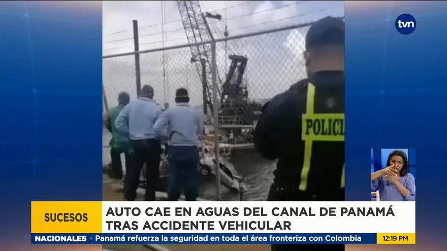 Un auto cayó en aguas del Canal de Panamá