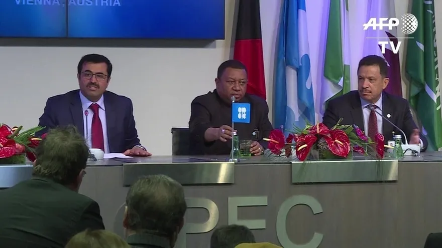 acuerda primer recorte de producción en ocho años