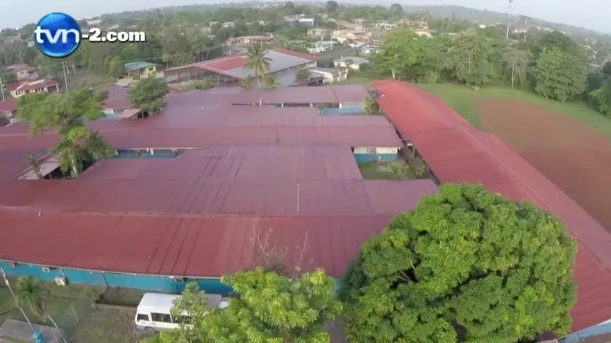 Estudiantes del Moisés Castillo protestan exigiendo mejoras en el plantel